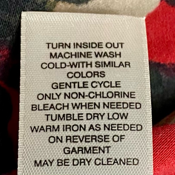 Chico’s Red Floral the Platinum Jegging Size 16P - Picture 13 of 15